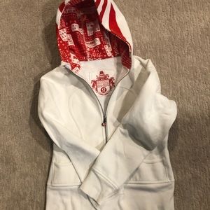 Lululemon size 8 Canadian sly pic scuba hoodie